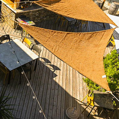 La terrasse extérieure de la Brasserie du Bout du Monde