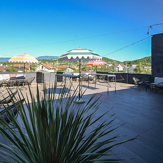 Rooftop du restaurant Le Bout du Monde cocktails et événements festifs